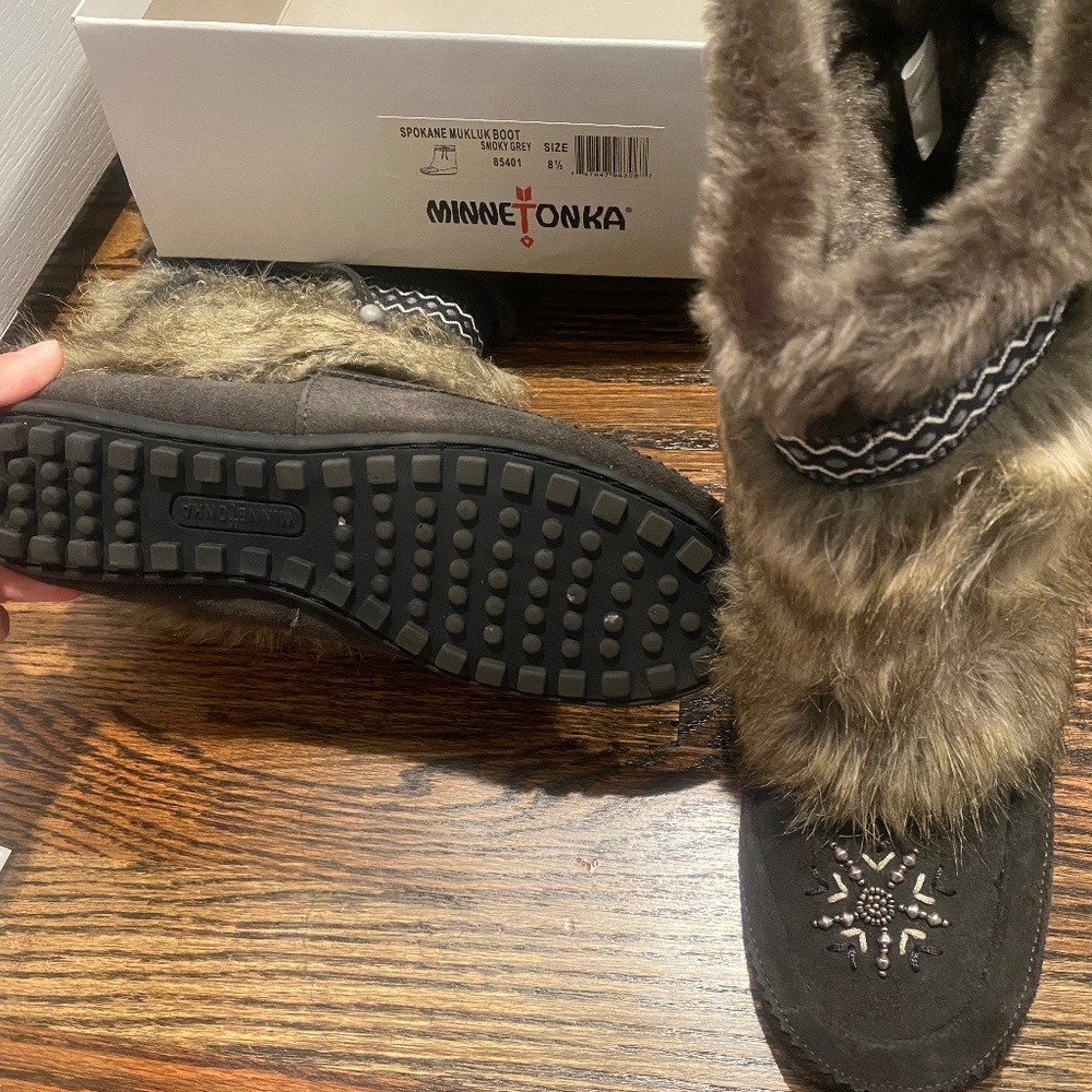 Minnetonka booties 8.5